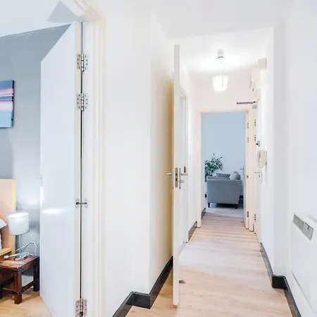 Harbourside Two-bedroom * Bristol